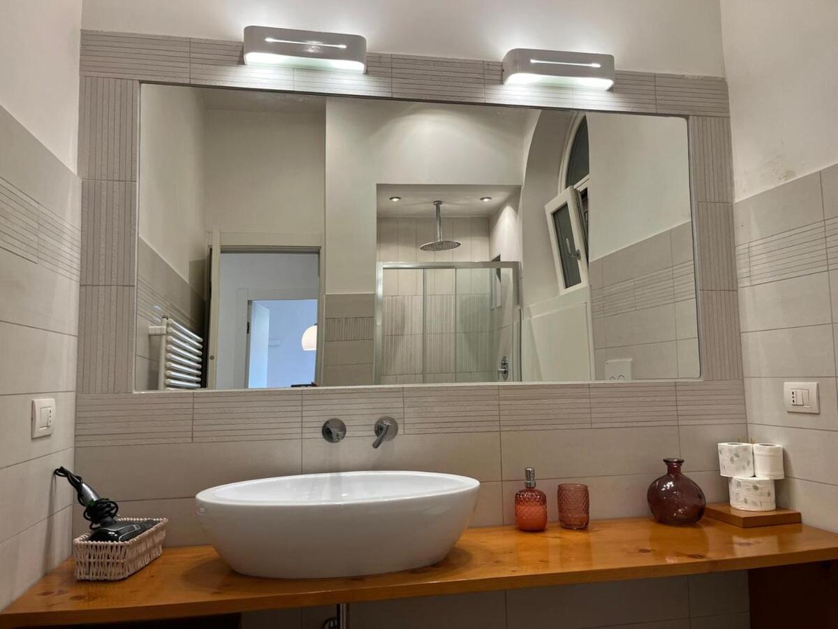 רומא La Dolce Vita - Luxury Colosseum Boutique Apartment מראה חיצוני תמונה