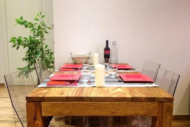 רומא La Dolce Vita - Luxury Colosseum Boutique Apartment מראה חיצוני תמונה
