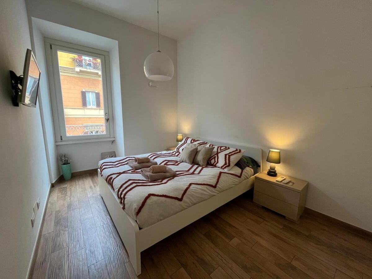 רומא La Dolce Vita - Luxury Colosseum Boutique Apartment מראה חיצוני תמונה