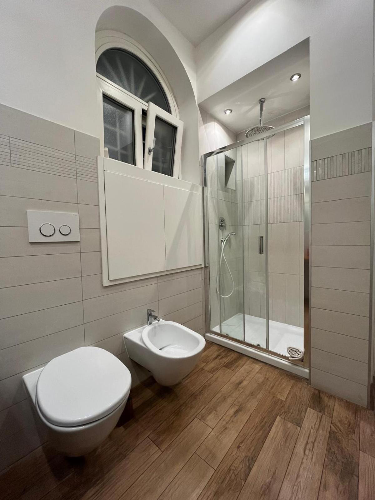 רומא La Dolce Vita - Luxury Colosseum Boutique Apartment מראה חיצוני תמונה