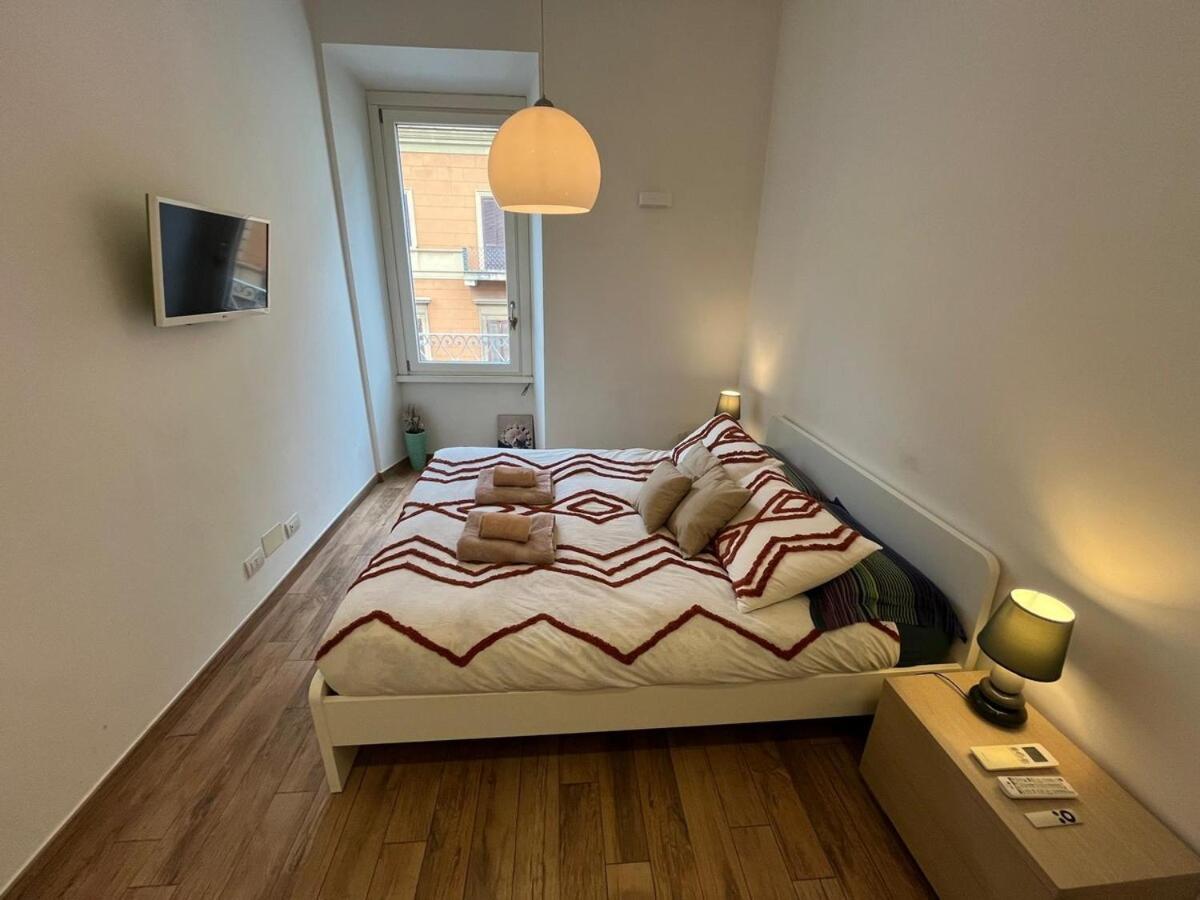 רומא La Dolce Vita - Luxury Colosseum Boutique Apartment מראה חיצוני תמונה