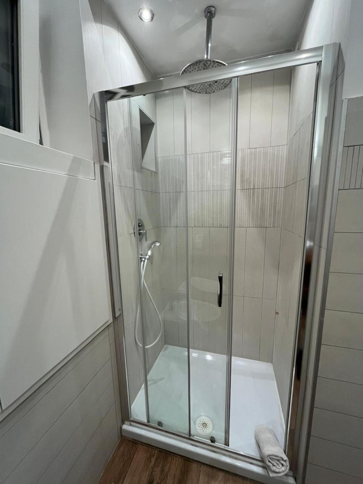 רומא La Dolce Vita - Luxury Colosseum Boutique Apartment מראה חיצוני תמונה