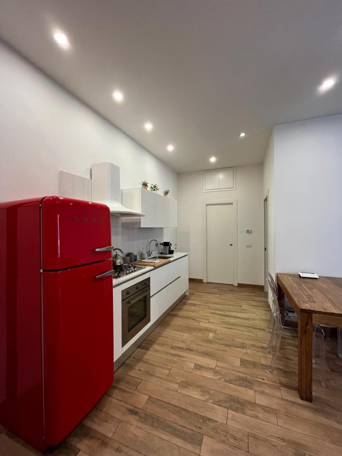 רומא La Dolce Vita - Luxury Colosseum Boutique Apartment מראה חיצוני תמונה